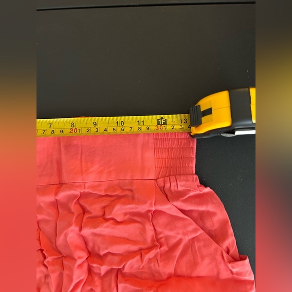 Aritzia Talula Shorts High Rise Waist elastic waistband Coral Pink Flowy Small - Picture 16 of 16